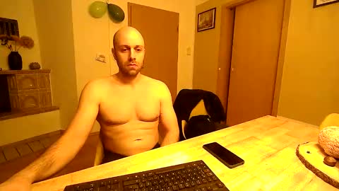 Snapshot of freddow chatting on 10.18.25 freddow online show from 10.18.25