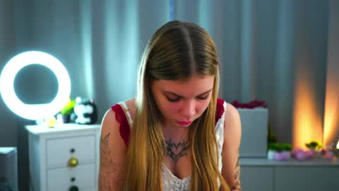 Hey im Olivia im glat to see you in mu room3 online show from 04.21.26