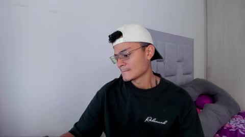 Snapshot of fredericsloan chatting on 02.24.26 Frederic Sloan online show from 02.24.26