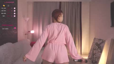 frencheseyes online show from 09.25.25