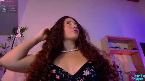 Snapshot of fresita44 chatting on 12.23.24 see u 500 pm hora col online show from 12.23.24