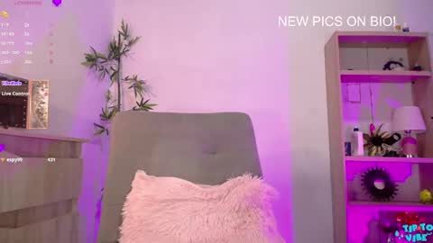 Snapshot of fresita44 chatting on 01.17.25 see u 500 pm hora col online show from 01.17.25