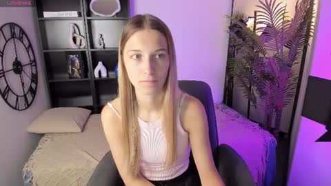 Snapshot of freya_bloss chatting on 07.06.26 Laura online show from 07.06.26