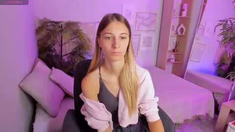 Snapshot of freya_bloss chatting on 07.17.26 Laura online show from 07.17.26