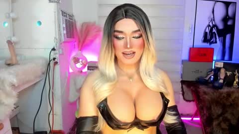 Miss Frea  online show from 09.10.25