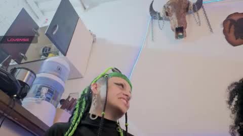 Snapshot of freyaa_sorceress chatting on 10.21.25 freyaa_sorceress online show from 10.21.25