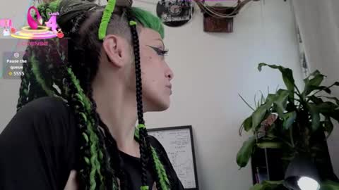 Snapshot of freyaa_sorceress chatting on 10.21.25 freyaa_sorceress online show from 10.21.25