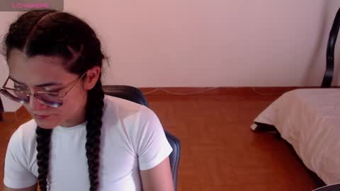 Snapshot of freyarouge chatting on 04.20.26 freyarouge online show from 04.20.26
