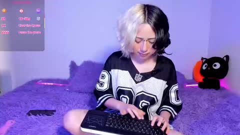 Snapshot of frida_lassi_ chatting on 09.18.25 frida_lassi_ online show from 09.18.25