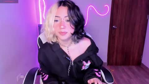 Snapshot of frida_lassi_ chatting on 11.09.25 frida_lassi_ online show from 11.09.25