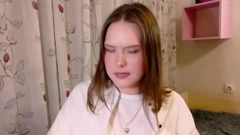 Snapshot of fridagaubert chatting on 04.11.26 Polly online show from 04.11.26