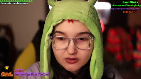 Snapshot of frogessjay chatting on 12.04.24   Jaywise Frogfoot  online show from 12.04.24