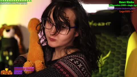 Snapshot of frogessjay chatting on 12.06.24   Jaywise Frogfoot  online show from 12.06.24