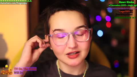 Snapshot of frogessjay chatting on 12.20.24   Jaywise Frogfoot  online show from 12.20.24