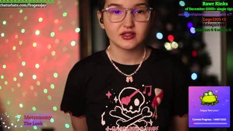 Snapshot of frogessjay chatting on 12.30.24   Jaywise Frogfoot  online show from 12.30.24