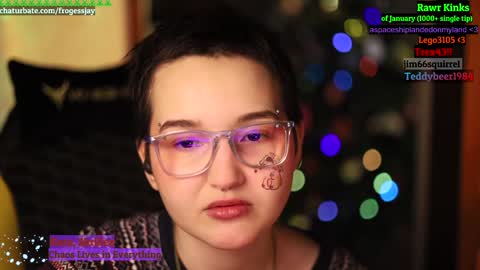 Snapshot of frogessjay chatting on 01.05.25   Jaywise Frogfoot  online show from 01.05.25