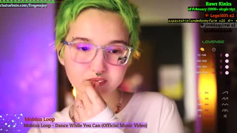 Snapshot of frogessjay chatting on 02.22.25   Jaywise Frogfoot  online show from 02.22.25