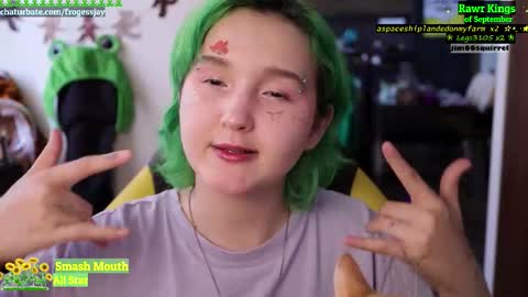 Snapshot of frogessjay chatting on 09.09.25   Jaywise Frogfoot  online show from 09.09.25