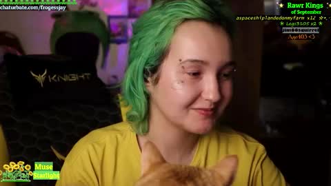 Snapshot of frogessjay chatting on 09.18.25   Jaywise Frogfoot  online show from 09.18.25