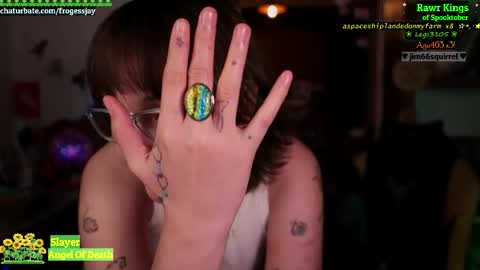 Snapshot of frogessjay chatting on 10.26.25   Jaywise Frogfoot  online show from 10.26.25