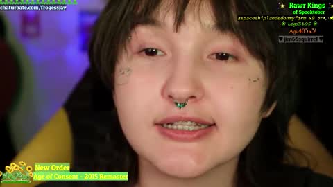 Snapshot of frogessjay chatting on 10.28.25   Jaywise Frogfoot  online show from 10.28.25