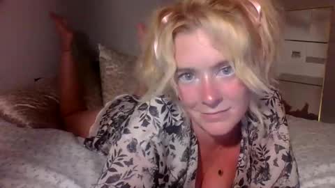 Snapshot of frommarywithlove chatting on 09.15.25 frommarywithlove online show from 09.15.25