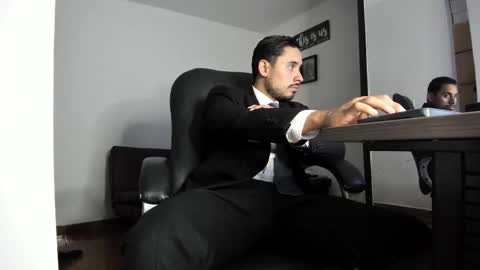 SERGIO THE SEX LAWYER online show from 10.28.25