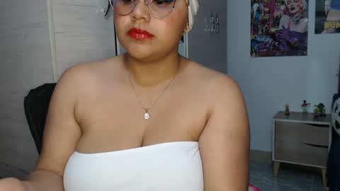 Snapshot of fucking_temptation1 chatting on 10.08.25 Mia and Gary online show from 10.08.25