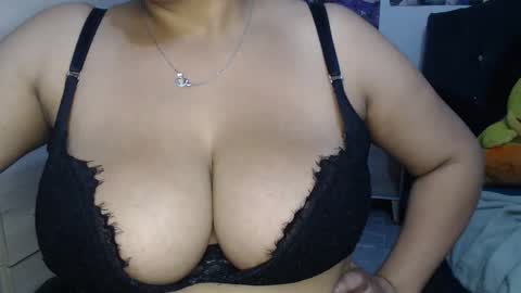 Snapshot of fucking_temptation1 chatting on 11.08.25 Mia and Gary online show from 11.08.25