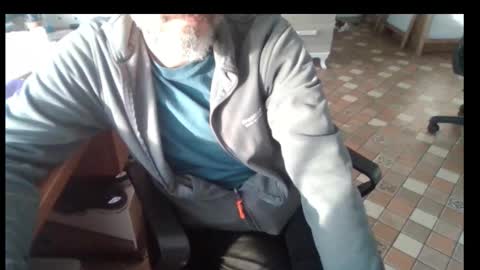 Snapshot of fuckistanbul chatting on 11.26.25 Bruchus online show from 11.26.25