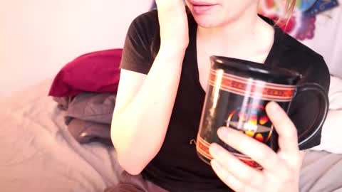 Snapshot of fuckmypussyplz1 chatting on 02.22.25 fuckmypussyplz1 online show from 02.22.25