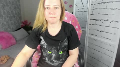 Snapshot of funny_bunny4 chatting on 12.06.24 funny_bunny4 online show from 12.06.24