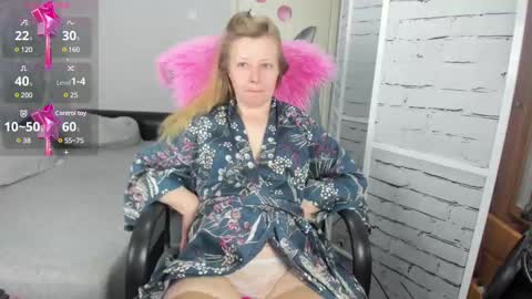 Snapshot of funny_bunny4 chatting on 02.22.25 funny_bunny4 online show from 02.22.25