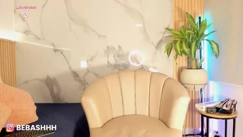   Independent model online show from 01.16.26