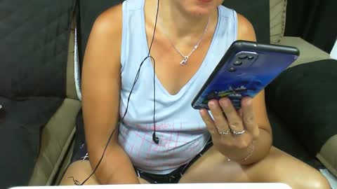 Snapshot of gabibrasil chatting on 02.25.25 gaby layla online show from 02.25.25