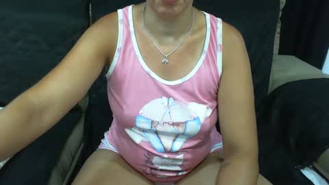 Snapshot of gabibrasil chatting on 03.01.25 gaby layla online show from 03.01.25