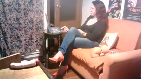 Snapshot of gabitg chatting on 03.12.25 Gabi online show from 03.12.25