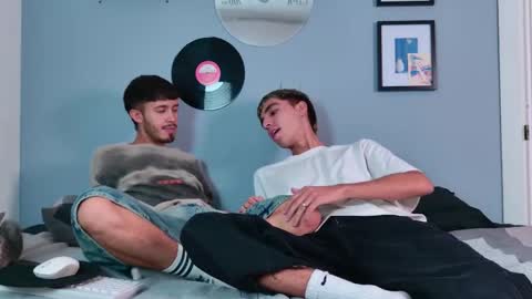 Snapshot of gabriel_and_geronimo chatting on 10.23.25 gabriel_and_geronimo online show from 10.23.25