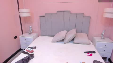   online show from 10.04.25