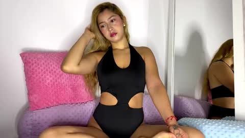 Snapshot of gabrielatafur1 chatting on 10.25.25 gabrielatafur1 online show from 10.25.25