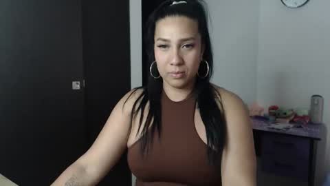 Snapshot of gaby_bluexx chatting on 11.21.25 Gaby Blue online show from 11.21.25