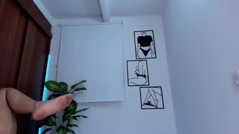 Snapshot of gaby_girl chatting on 01.10.25    online show from 01.10.25