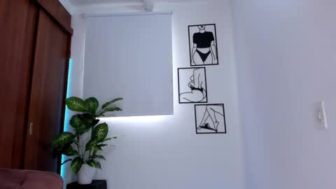 Snapshot of gaby_girl chatting on 02.14.25    online show from 02.14.25