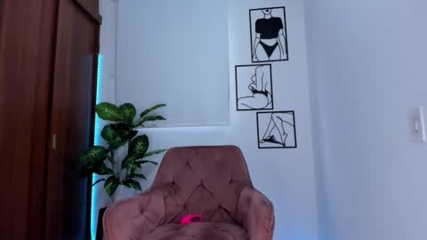 Snapshot of gaby_girl chatting on 02.17.25    online show from 02.17.25