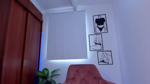 Snapshot of gaby_girl chatting on 10.19.25    online show from 10.19.25