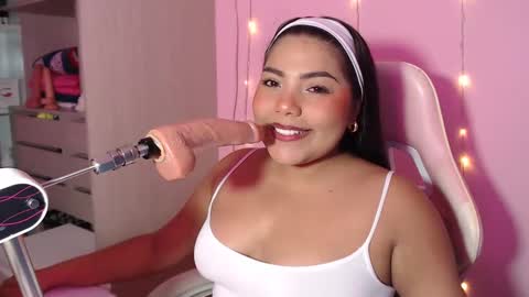 Snapshot of gaby_hot25 chatting on 01.22.25 gaby online show from 01.22.25