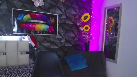 Snapshot of gael__david chatting on 12.12.24 Gael online show from 12.12.24