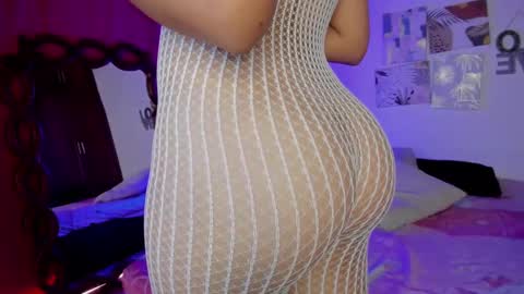 Snapshot of gaia_04 chatting on 10.02.25 gaia_04 online show from 10.02.25