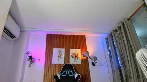 Snapshot of galactica_7 chatting on 10.04.25 galactica_7 online show from 10.04.25