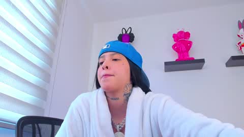 Snapshot of gangster_girl chatting on 12.31.24 GANG online show from 12.31.24